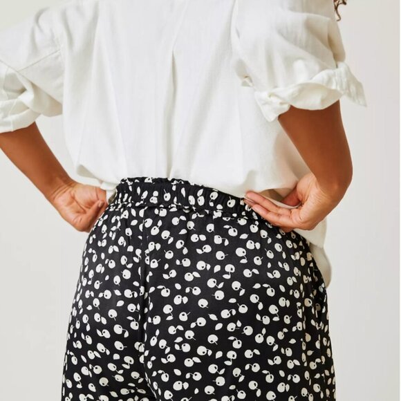 PLUS SIZE- Maeve Flirty Skort - Picture 2 of 5